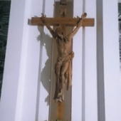 OBEC SIHELNÉ: Kríž v kostole