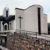 OBEC KOLINOVCE: Kostol sv. Sedembolestnej Panny Márie