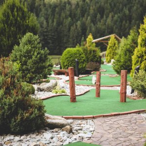 Jánošíkov dvor: Adventure golf