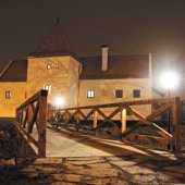 MESTO PARTIZÁNSKE: Jeden z najstarších zachovaných goticko-renesančných kaštieľov Vodný hrad v Šimonovanoch, ktorého pôvod sa odhaduje do polovice 13. storočia.