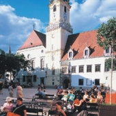 Bratislava - LITTLE BIG CITY: Hlavné námestie