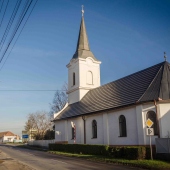 OBEC OKOČ: Reformovaný kostol v Okoči