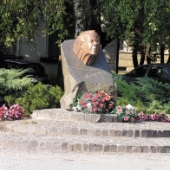 MESTO VEĽKÝ MEDER: Pomník B. Bartóka