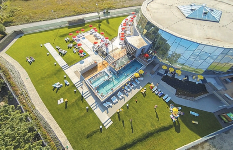OBEC KALUŽA: Vonkajší areál THERMALPARKU