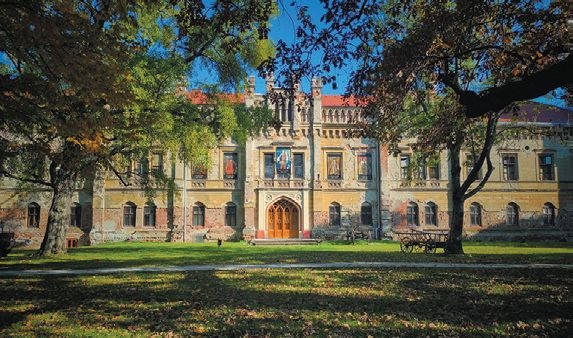 MESTO GALANTA: Neogotický kaštieľ