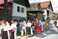 OBEC LIKAVKA: Detský folklórny festival – sprievod obcou