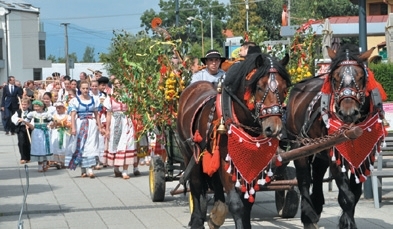 MESTO TURČIANSKE TEPLICE: Dožinky - sprievod