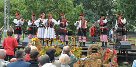 MESTO TURČIANSKE TEPLICE: Dožinky 2015